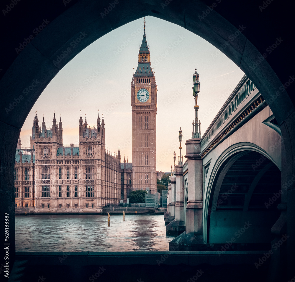 Wall mural london, uk: houses of parliament seen from the river thames