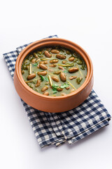 Palak rajma Masala is an Indian curry prepared with red kidney beans & spinach cooked with spices