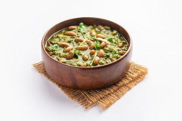 Palak rajma Masala is an Indian curry prepared with red kidney beans & spinach cooked with spices