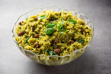 Palak khichdi is a one pot nutritious meal of mung lentils and rice with spinach, Indian food
