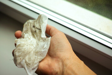 hand holding dirty tissue