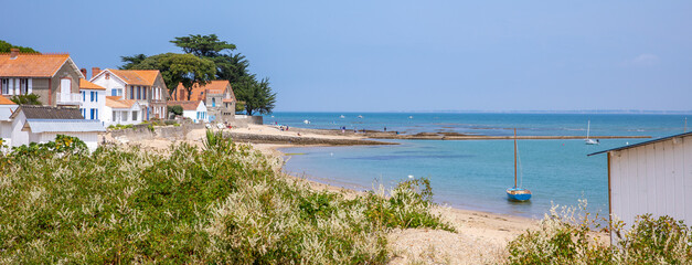 Paysage de bord de mer sur l'île de Noirmoutier en Vendée, France.