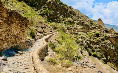 Der Weg ist das Ziel ,Wunderschöne Aufnahme in den Ruinen Sacsayhuaman in Cusco Peru 