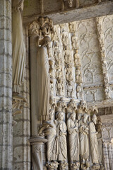 Sculptures de la cathédrale de Chartres. France