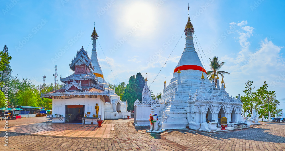 Poster Panorama of Chedis and shrines of Wat Phrathat Doi Kong Mu Temple, Mae Hong Son, Thailand