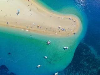 Foto op Plexiglas Gouden Hoorn strand, Brac, Kroatië Mooie luchtfoto van het Zlatni Rat Golden Horn-strand in Kroatië. Perfect voor een achtergrond.