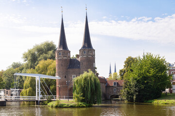 Fototapeta na wymiar City gate De Oostpoort (Eastern Gate ) in the historic dutch old town of Delft.