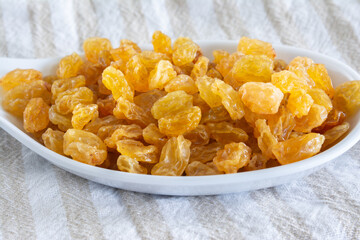 Raisin Golden dans une cuillère