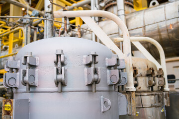 Obraz premium Petroleum Heat Exchanger Vertical Oil Refining Equipment.