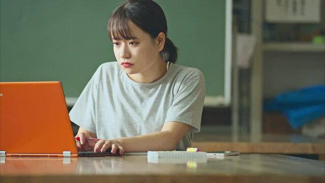 デジタル教科書で学ぶ学生