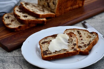 Cinnamon swirl raisin bread