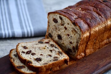 Cinnamon swirl raisin bread