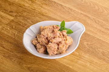 Canned tuna fish with oil