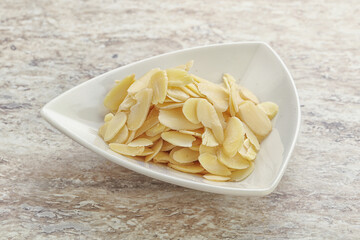 Almond nut slices for culinary
