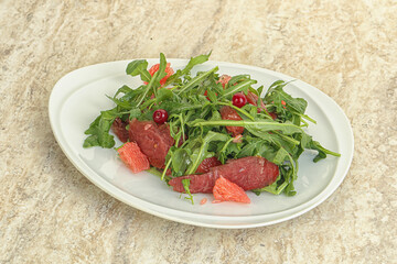 Duck salad with ruccola and grapefruit