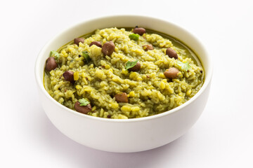 Palak khichdi is a one pot nutritious meal of mung lentils and rice with spinach, Indian food
