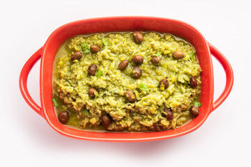 Palak khichdi is a one pot nutritious meal of mung lentils and rice with spinach, Indian food