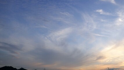 夏空に浮かぶ様々な雲たち