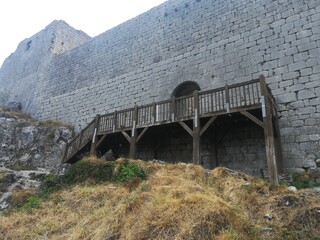 château de Montségur et son escalier en bois