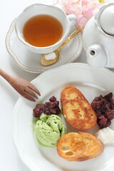 French toast severed with red bean paste and Green tea Ice-cream