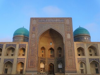 Fototapeta na wymiar [Uzbekistan] Exterior of Mir i Arab Madrasa in Poi Kalan with blue sky (Bukhara)