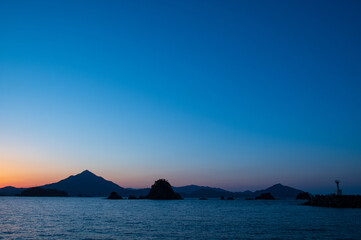 福井県若狭高浜から望む青葉山の夕景