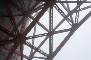 structure of golden gate bridge in the fog