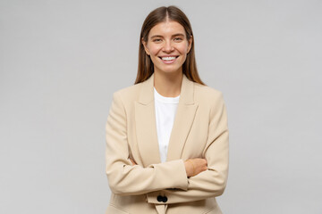 Portrait of confident successful business woamn with crossed arms isolated on gray studio background - obrazy, fototapety, plakaty