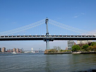 Fototapeta na wymiar Puente de Manhattan en Nueva York