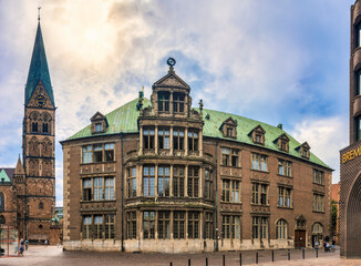 Panorama der Rückseite (Blick vom Domsplatz) vom Rathaus Bremen im August 2022