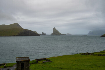Blick auf die Inseln Tindholmur, Gasholmur und Drangamir, F&auml;r&ouml;er Inseln