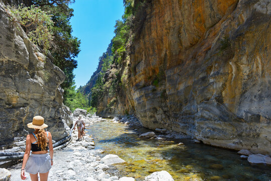 Die eiserne Pforte in der Samaria-Schlucht in Kreta/Griechenland - Powered by Adobe