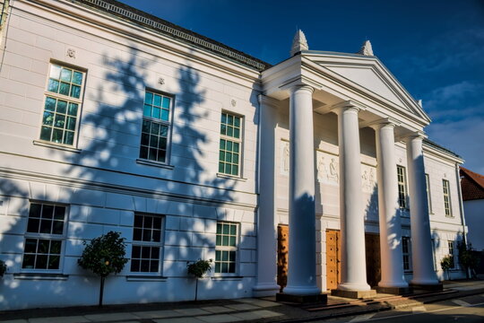 putbus, deutschland - stadttheater mit s&auml;ulen