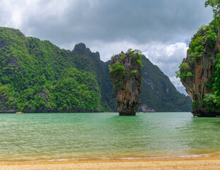 Obraz premium Phangna Bay with many Islands near Phuket Thailand. Lovely rock in the middle of the ocean surrounded by mountains