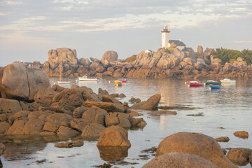 le phare de Pontusval sur la côte des légendes en région Bretagne, département du Finistère