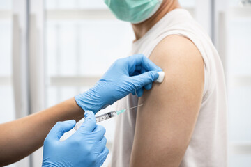 A man get covid 19 vaccine at hospital