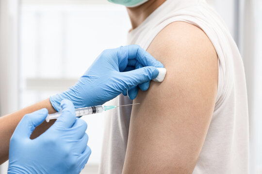 A man get covid 19 vaccine at hospital