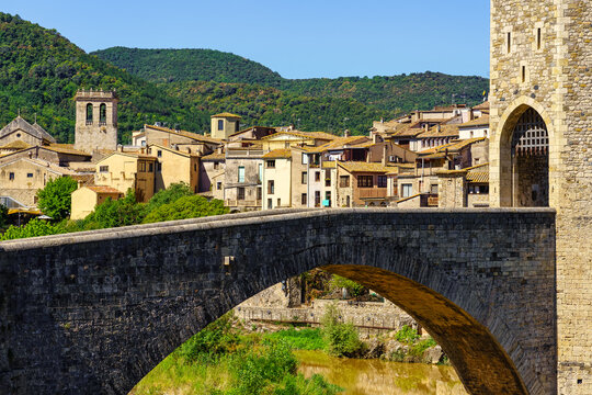 Old stone bridge and medieval houses in the background in the tourist city of Besalu, Girona, Spain.