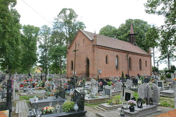 Kościół i cmentarz. Żuławki. Okolice Gdańska. Polska - Pomorze. © Rafa