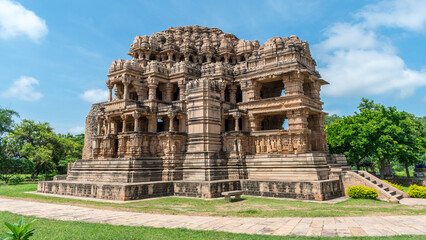 Fototapeta na wymiar Sasbahu Temple, also called the Sas Bahu Mandir, Sahasrabahu Temple or Harisadanam temple, is an 11th-century twin temple in Gwalior