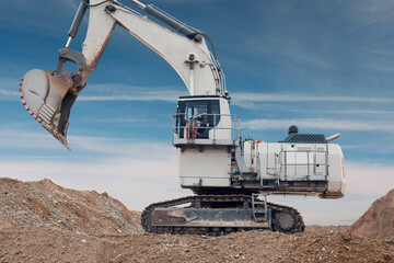 Obraz premium Large mining excavator