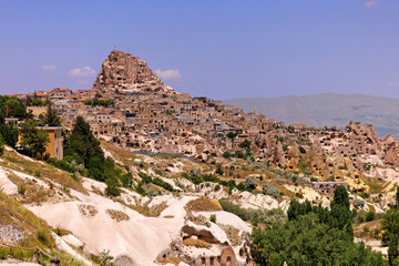 Uchisar - miasto w skale w Kapadocji w Turcji © Grzegorz