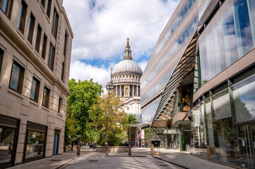 Fototapeta na wymiar Exterior of beauitful Saint Paul's Cathedral in London.
