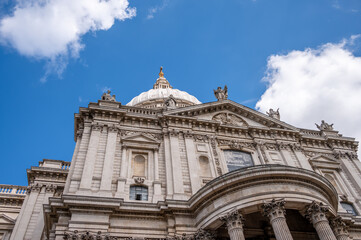 Fototapeta na wymiar Exterior of beauitful Saint Paul's Cathedral in London.
