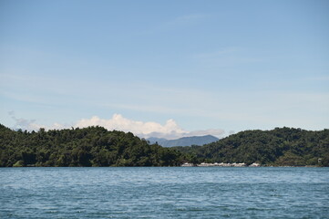 Sun Moon Lake is a beautiful alpine lake located in the middle of Taiwan. Bike riding around the beautiful lake and sampling delicious food made by the indigenous people are unique experiences here.