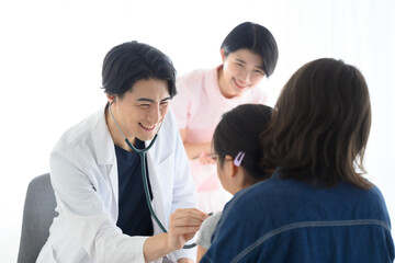 メインビジュアルにも！小児科医のドクター