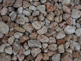 岩塩のような色合いの白と茶色い石のテクスチャー
