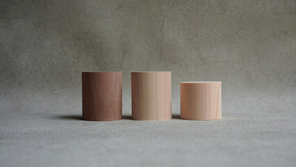 木製積み木円柱のオブジェ　文字入れのできるコピースペースのある素材