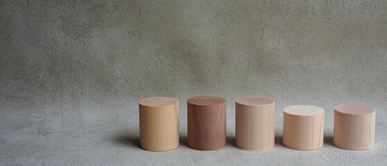 木製積み木円柱のオブジェ　文字入れのできるコピースペースのある素材