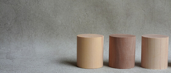 木製積み木円柱のオブジェ　文字入れのできるコピースペースのある素材